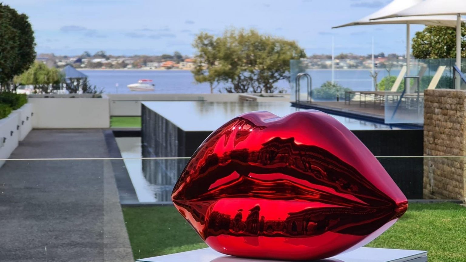 Niclas Castello's "The Kiss" sculpture product